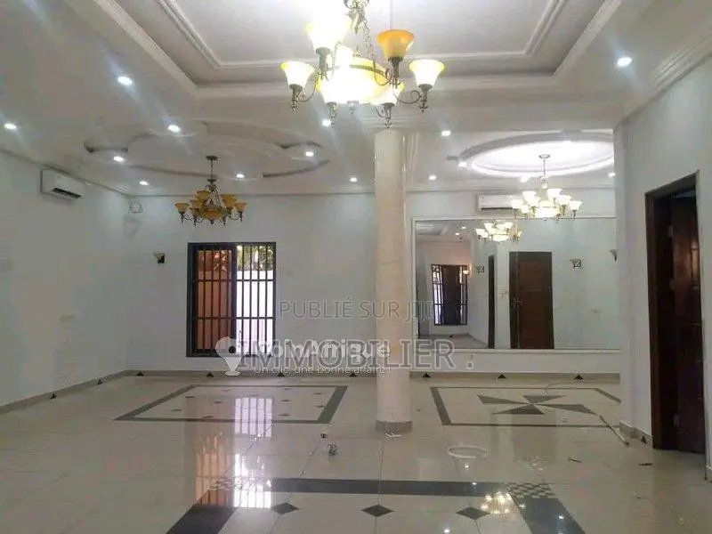 Location villa  à Brazzaville au Plateau des 15 ans