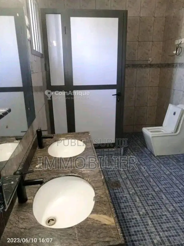 Location villa  à Brazzaville au Plateau des 15 ans