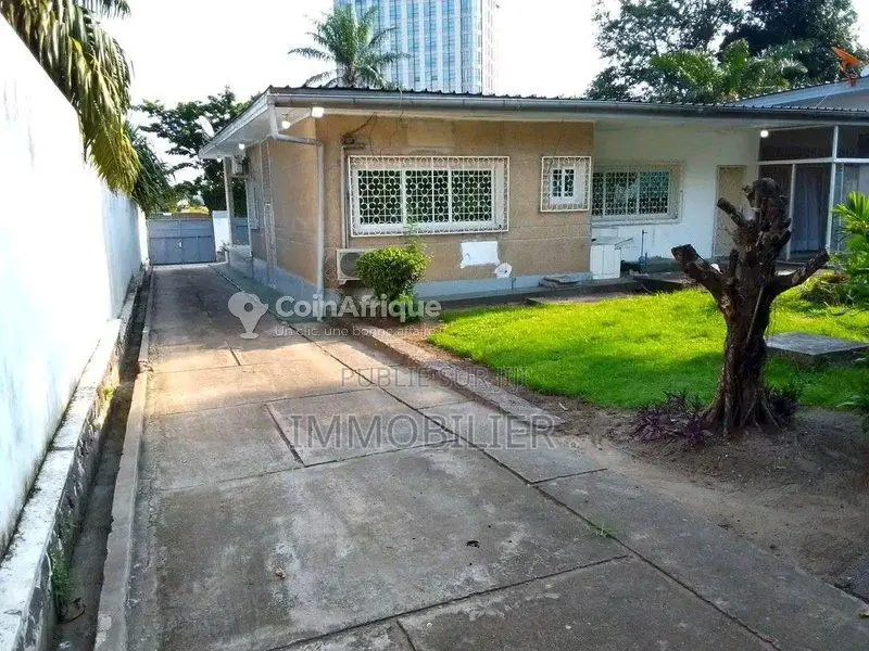 Location villa 6 pièces avec piscine et jardin - Brazzaville