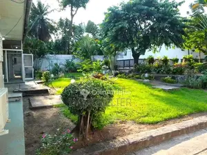 Location villa 6 pièces avec piscine et jardin - Brazzaville