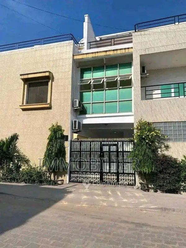 Location villa 04 pièces - Brazzaville