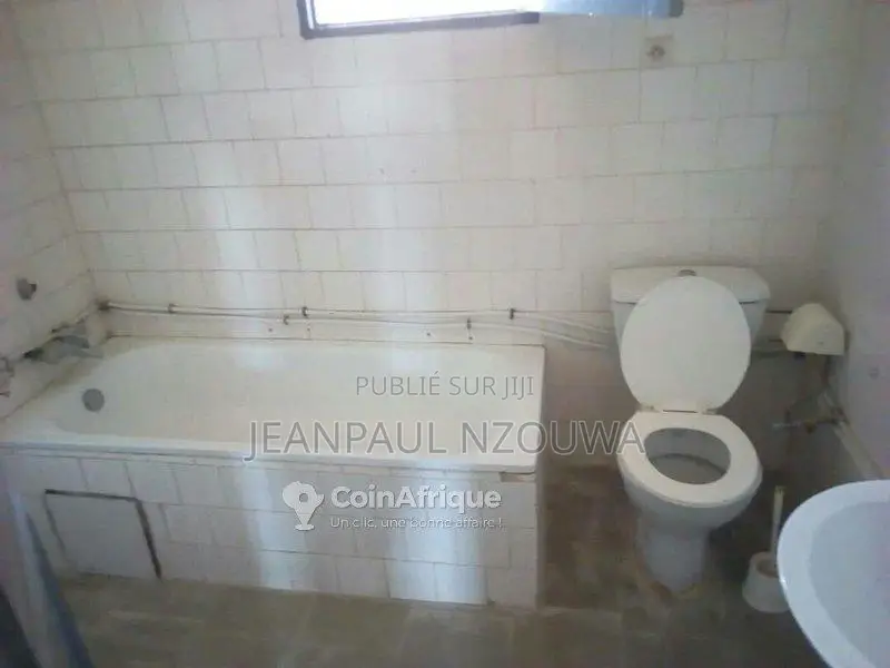 Immeuble 4 Apparts Loués 550K/Mois Tchimbamba