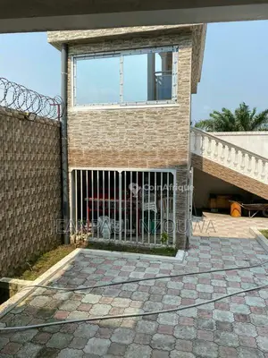 Villa 4 Pièces 400m² Titre Foncier Tchimbamba | Négociable