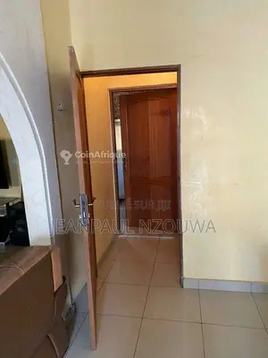 Villa 4 Pièces 400m² Titre Foncier Tchimbamba | Négociable