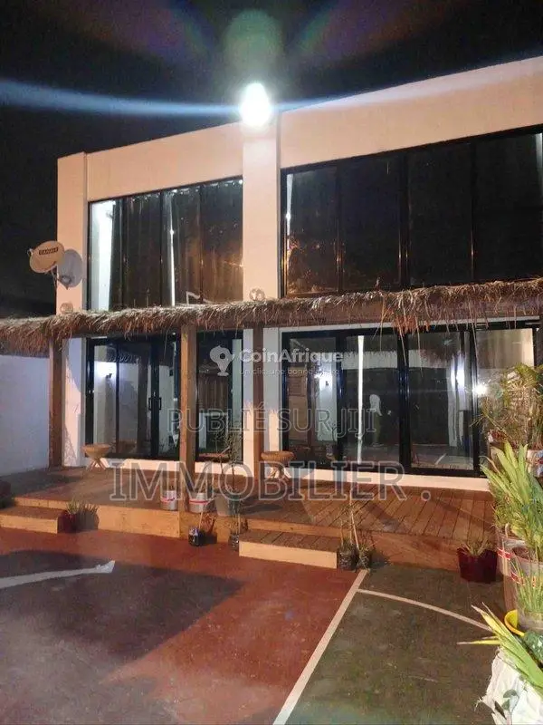 Location villa duplex  meublée 3 pièces  -  Brazzaville och