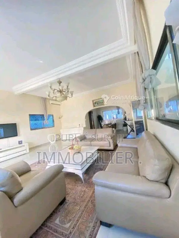 Location villa duplex semi meublé  3  pièces -  Brazzaville