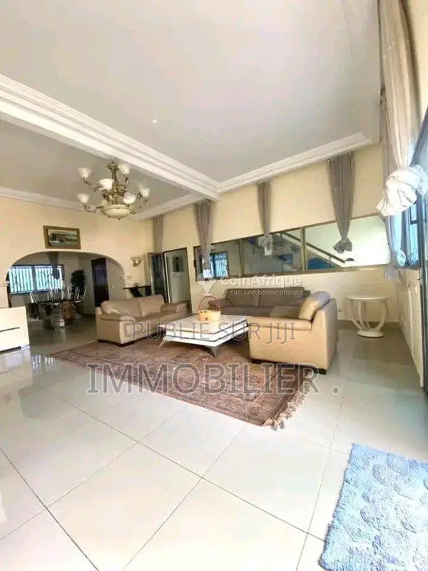 Location villa duplex semi meublé  3  pièces -  Brazzaville