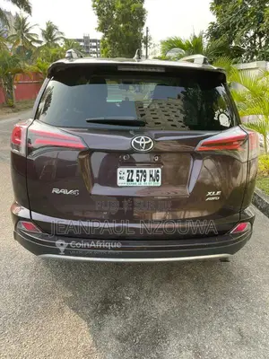 Location Toyota RAV4 et Véhicules Premium - Tarifs Compétitifs