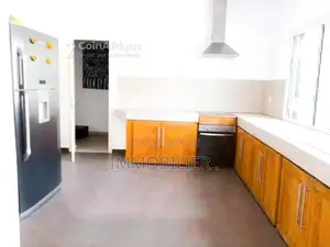 Location villa avec piscine et jardin 5 pièces - Brazzaville