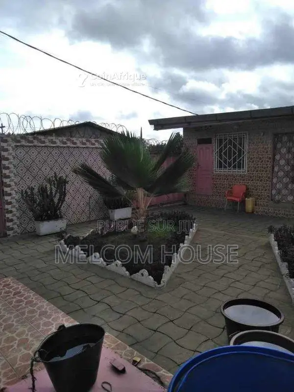 Terrain commercial - Mont Kamba