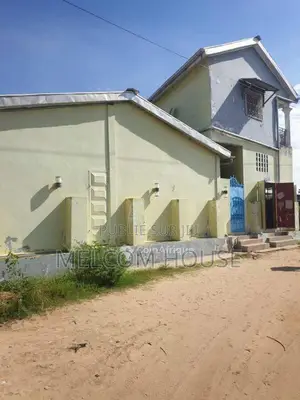 Location 7 appartements - Ngoyo