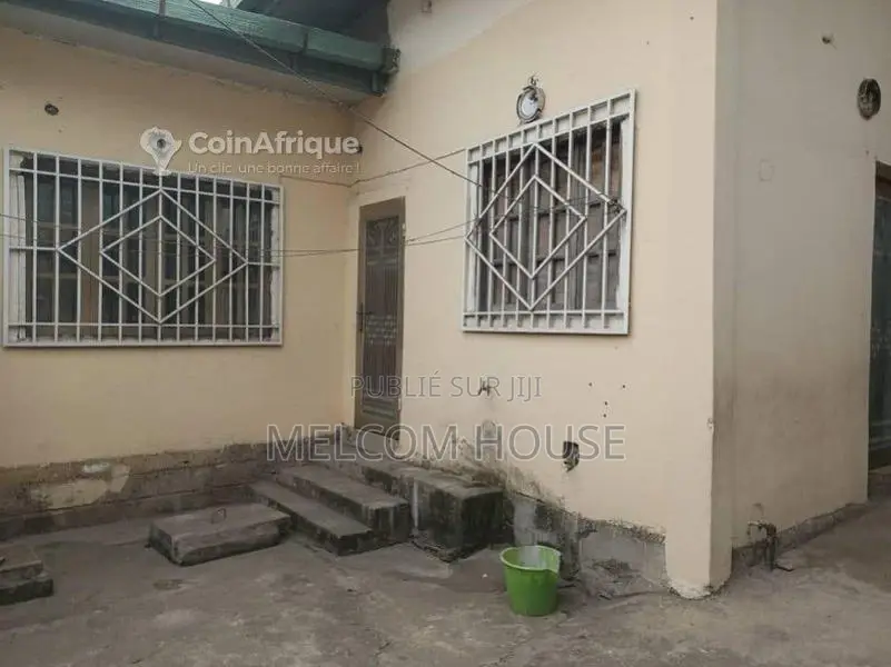 Terrain commercial - Mvoumvou