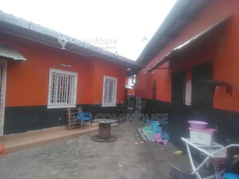 Ventre maisons a Mpaka