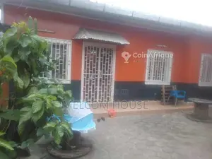 Ventre maisons a Mpaka