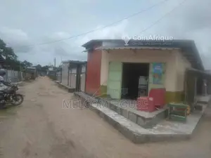 Ventre maisons a Mpaka