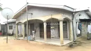 Photo - Parcelle avec maison 4 pièces - Poukou