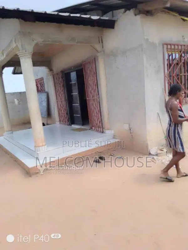 Parcelle avec maison 4 pièces - Poukou