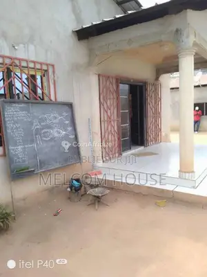 Parcelle avec maison 4 pièces - Poukou