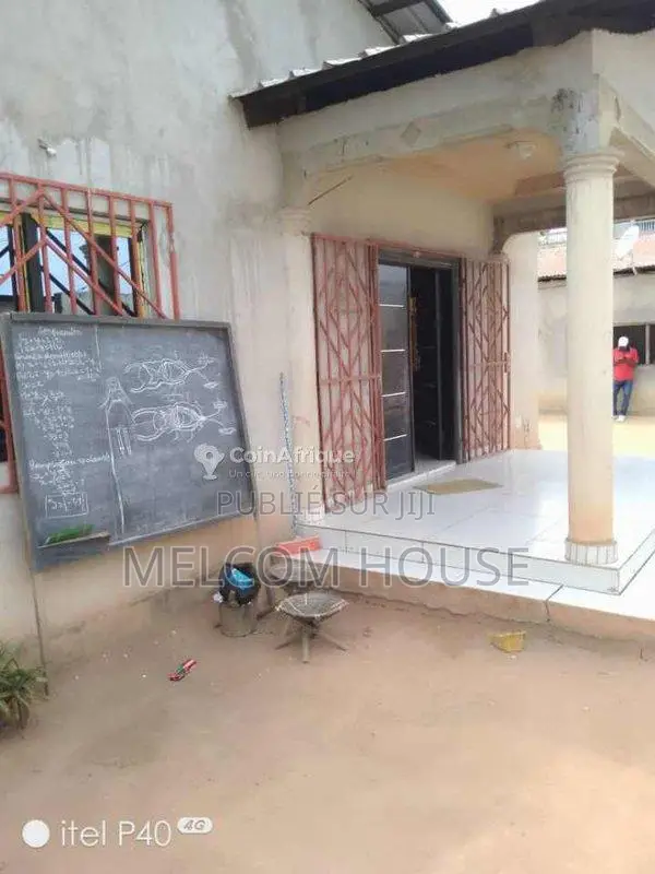 Parcelle avec maison 4 pièces - Poukou