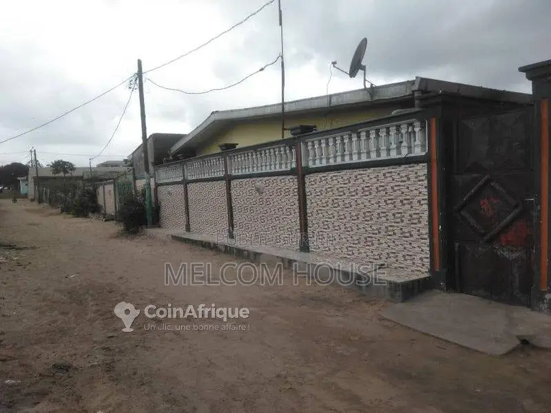 Terrain commercial 400 m² - Mpaka