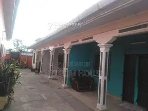 Terrain commercial 400 m² - Mpaka