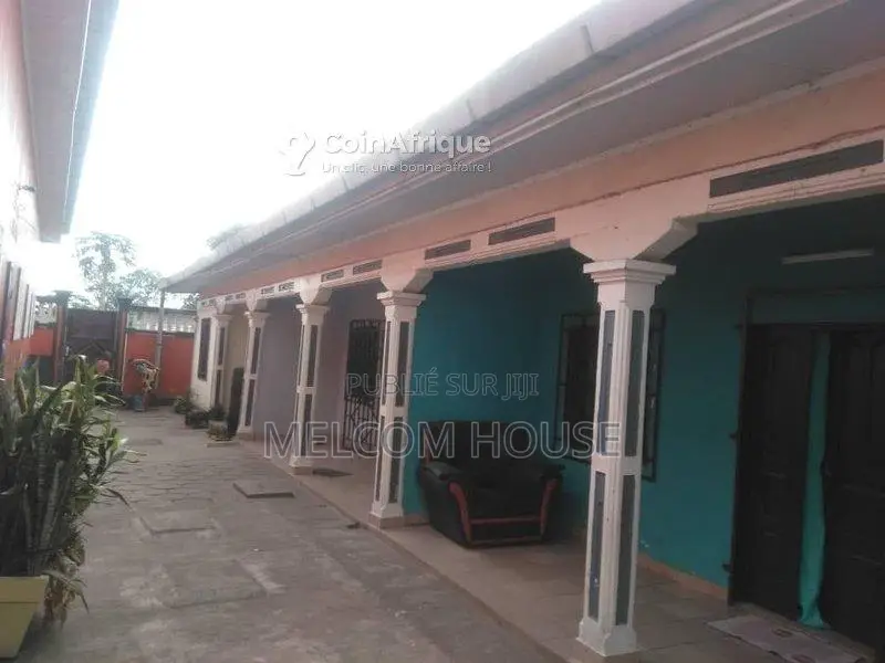 Terrain commercial 400 m² - Mpaka