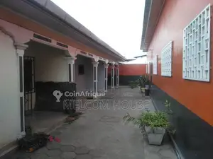 Terrain commercial 400 m² - Mpaka