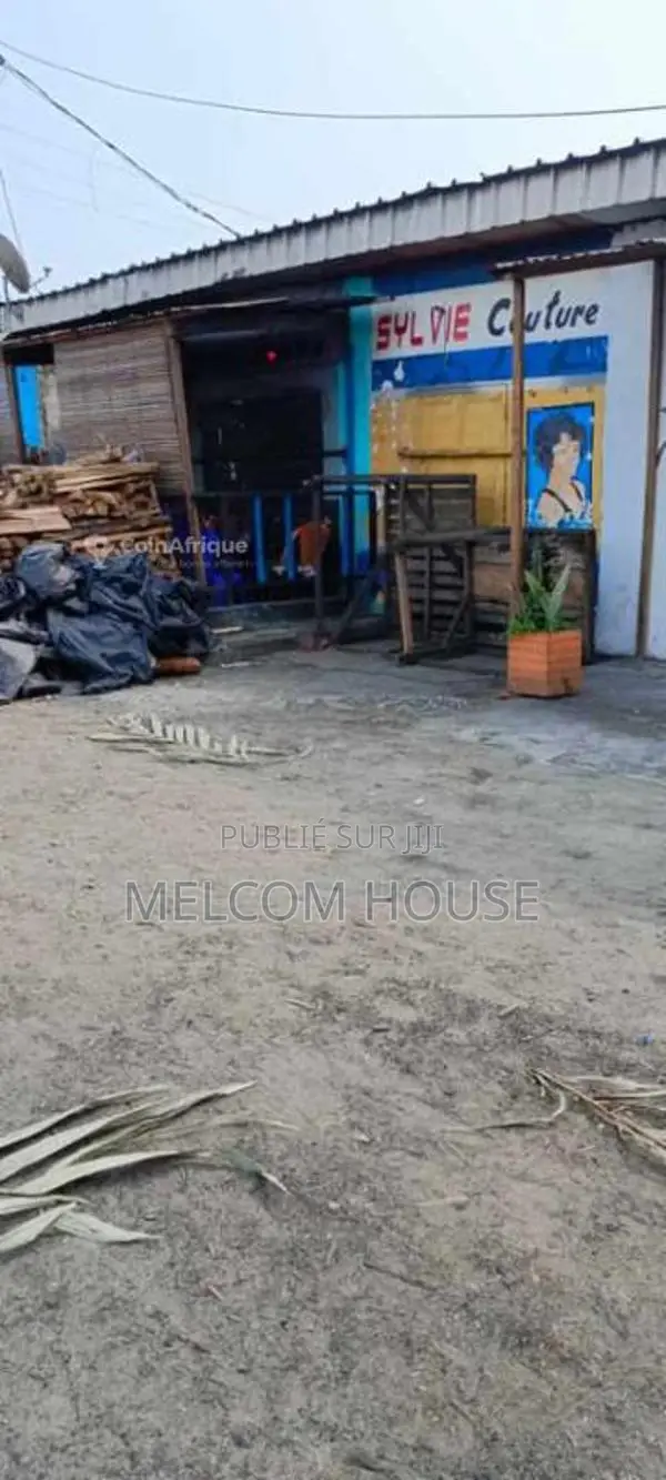 Parcelle 300m² - Mvoumvou