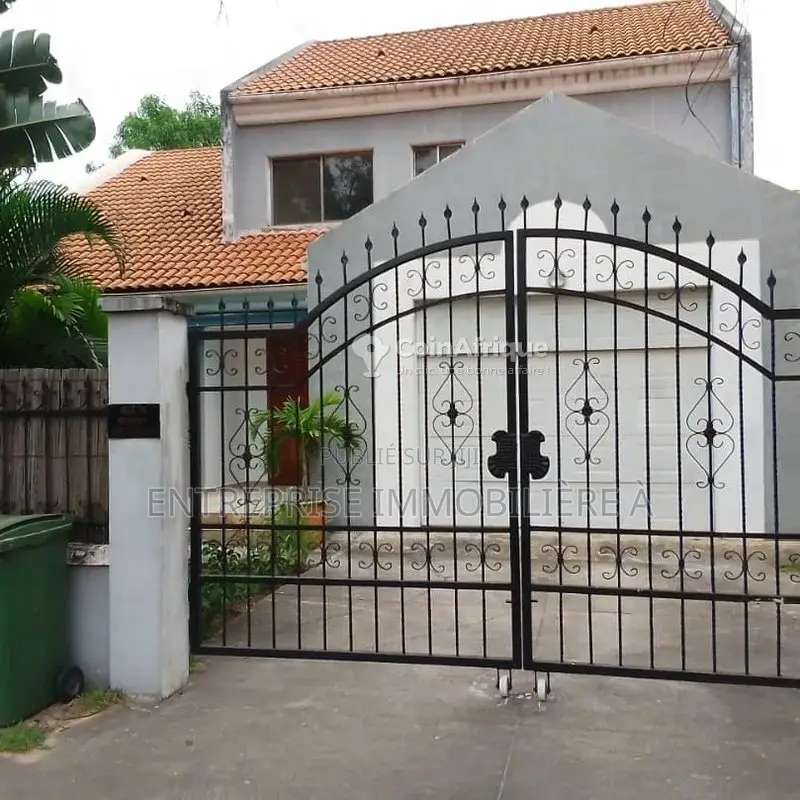 Location villa 9 pièces - Pointe-Noire