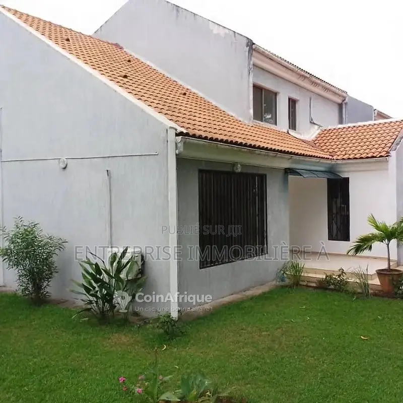 Location villa 9 pièces - Pointe-Noire