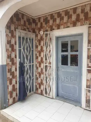 Vente maison 9 pièces   -  Mengo