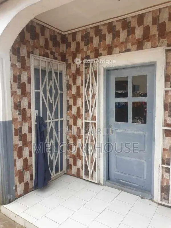 Vente maison 9 pièces   -  Mengo