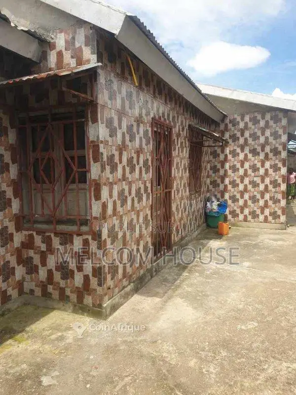 Vente maison 9 pièces   -  Mengo