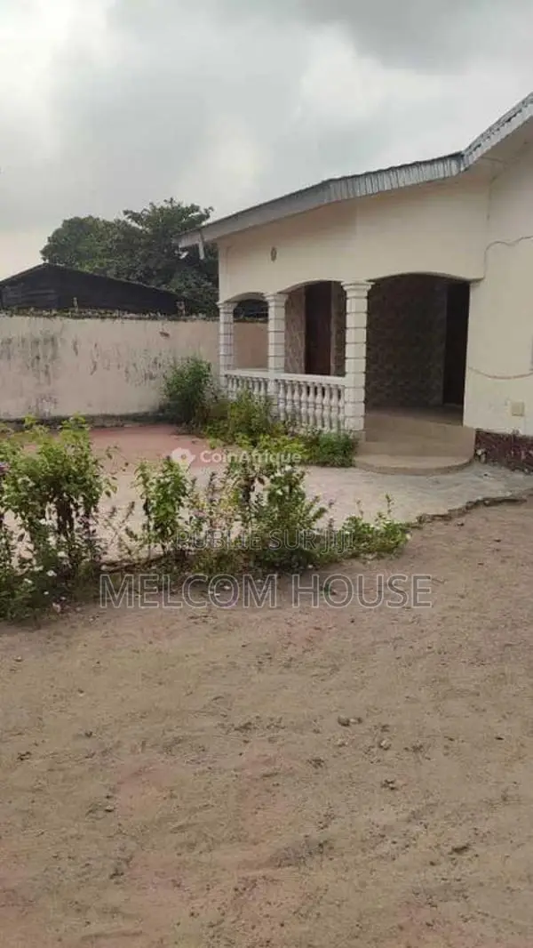 Parcelle + maison 3 pièces - Base Proche de l'aéroport