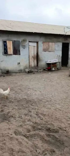 Terrain 250 m² - Pointe Noire