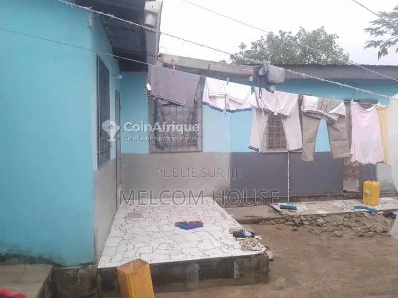 Terrain avec maison - Mont kamba