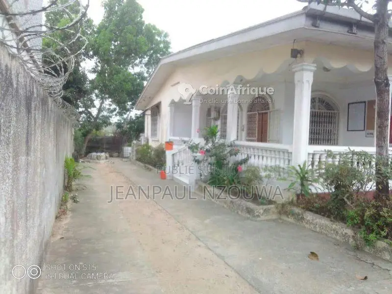 Villa 5 Pièces 800m² Permis d'Occuper Base Industrielle - Négociable