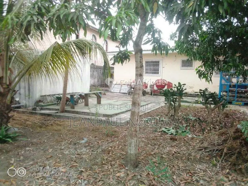 Villa 5 Pièces 800m² Permis d'Occuper Base Industrielle - Négociable