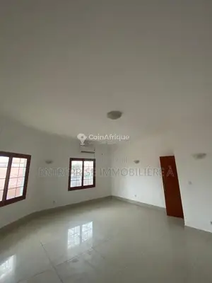 Photo - Location appartement 4 pièces - Pointe Noire