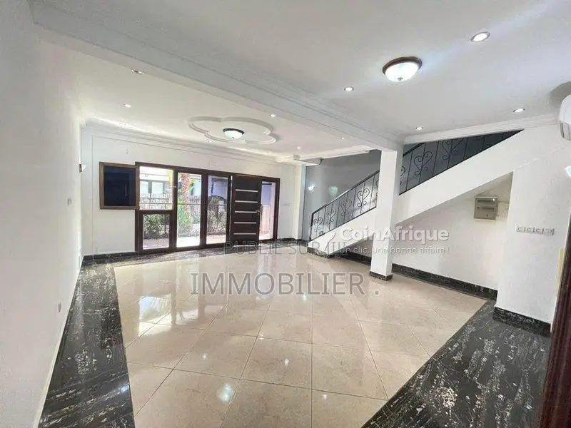 Location appartement duplex  à Brazzaville