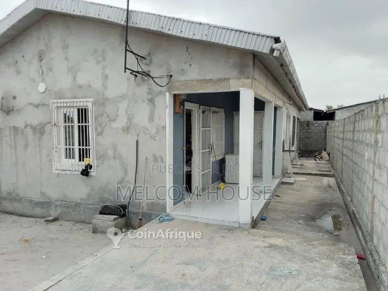 Parcelle avec maison - Ngoyo