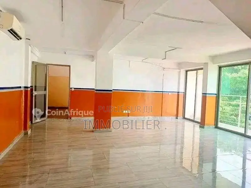 Location bureau  - Brazzaville