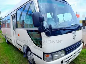 Photo - Toyota Coaster 2009 - Minibus diesel à faible consommation