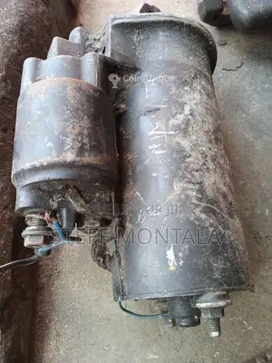 Photo - Démarreur électrique pour moteur diesel 4 cylindres turbo