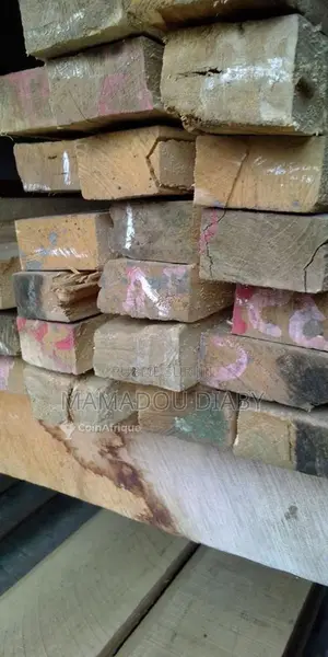 Photo - Planches de bois massif de qualité professionnelle