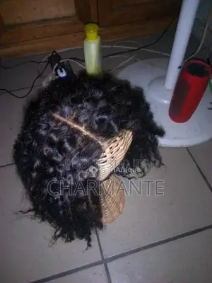 Photo - Perruque élégante et naturelle - Modèle de qualité