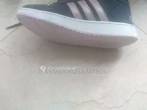 Photo - Baskets Adidas pour enfants - Pointure 32