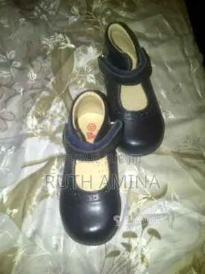 Photo - Chaussures pour enfants d'occasion en bon état