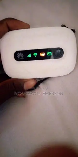 Photo - Routeur Wi-Fi Huawei Multiréseaux - Connexion Rapide