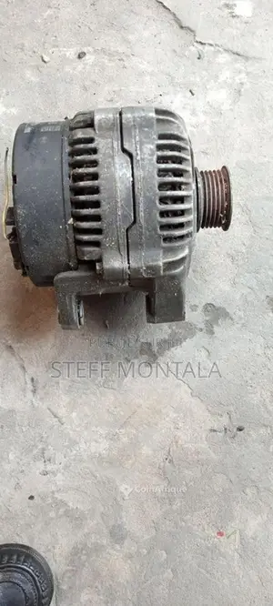 Photo - Alternateur pour moteur diesel 4 cylindres turbo